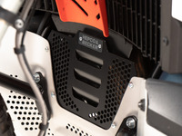Dodatečný černý plech pro originální ochranný plech motoru KTM 890 Adventure / R / Rally (2023-)