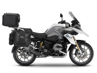Kompletní sada sedlových brašen SHAD TERRA TR40 a  černého hliníkového 48L topcase, včetně montážní sady SHAD BMW R 1200 GS Adventure/ R 1250 GS Adventure